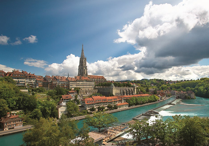 Altstadt in Bern mit dem Fluss Aare